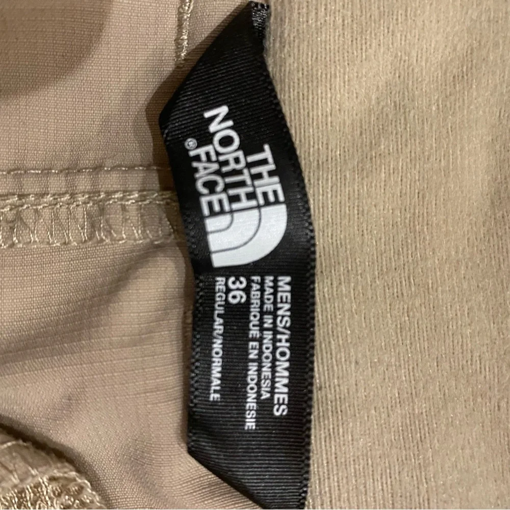 North Face Men’s Hiking Shorts.‎  Size 36.  Beige. Lot’s of Pockets.  10” Inseam